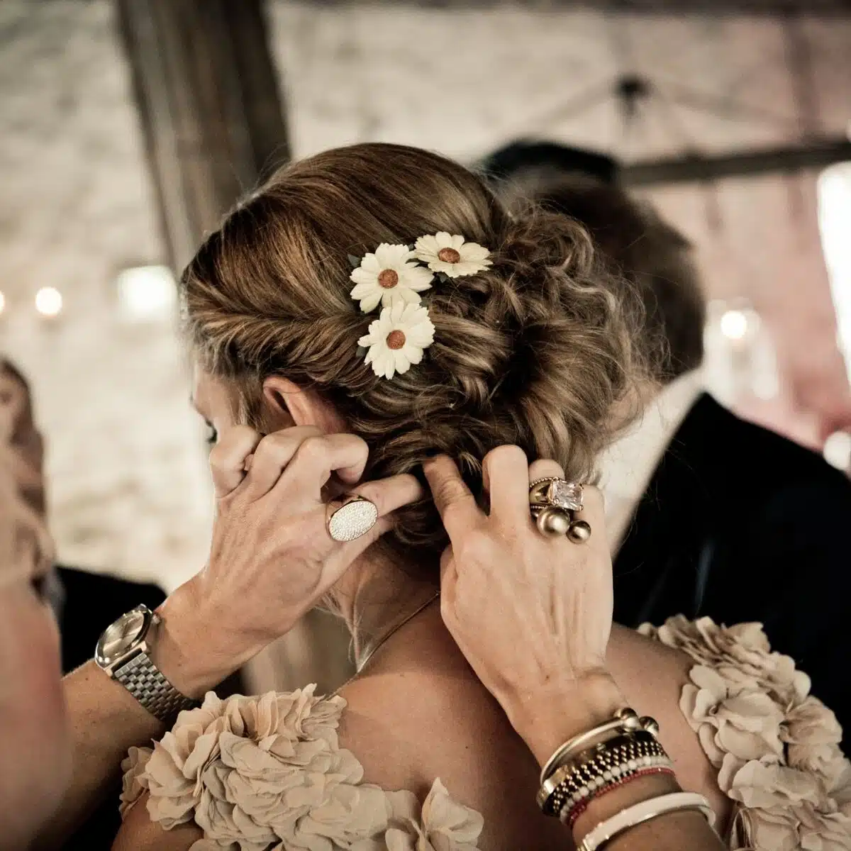 Coiffure bohème pour invitée de mariage : inspiration et tutoriels