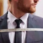 Pourquoi opter pour un costume sur mesure